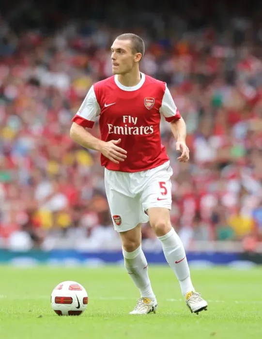 Framed Print : Thomas Vermaelen's Leadership: Arsenal's 3-2 Victory over Celtic in the Emirates Cup Pre-Season