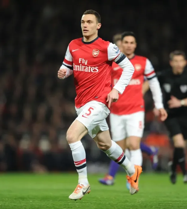 Framed Print : Thomas Vermaelen's Unwavering Determination: Arsenal's Battle Against Swansea City (2013-14)