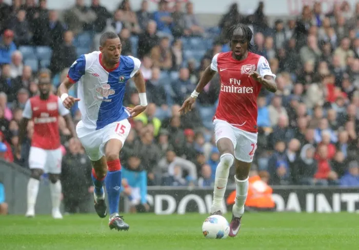 Framed Print : Thrilling 4-3 Victory: Gervinho vs Nzonzi - Arsenal's Exciting Comeback Against Blackburn Rovers (September 17, 2011)