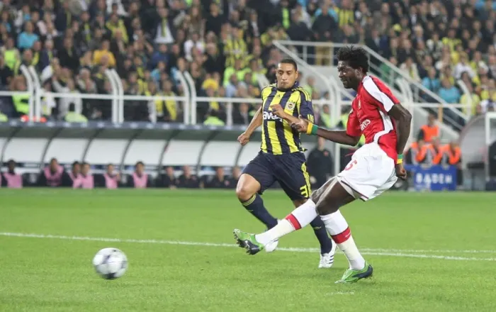 Framed Print : Thrilling Debut: Adebayor Scores First Arsenal Goal in Epic 5-2 Champions League Victory over Fenerbahce