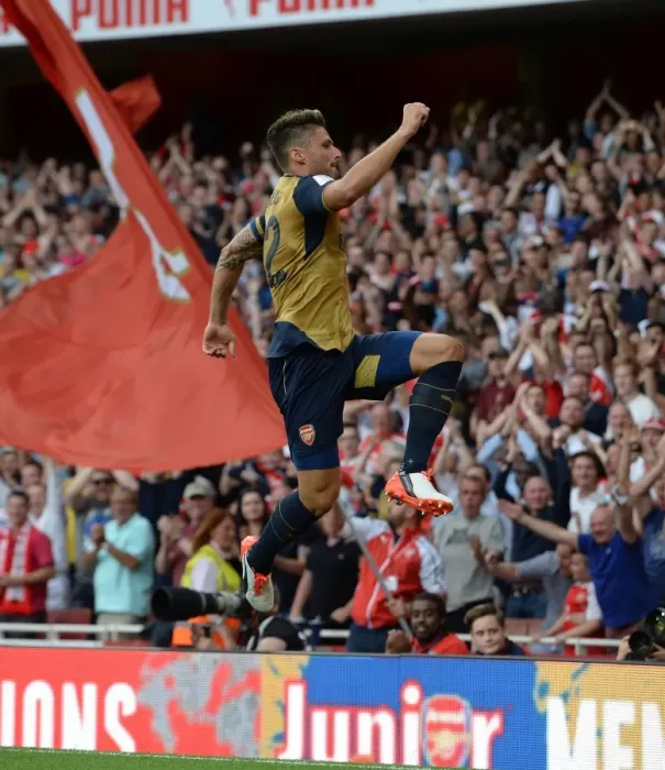 Framed Print : Thrilling Goal: Olivier Giroud Scores for Arsenal against Olympique Lyonnais - Emirates Cup 2015 / 16