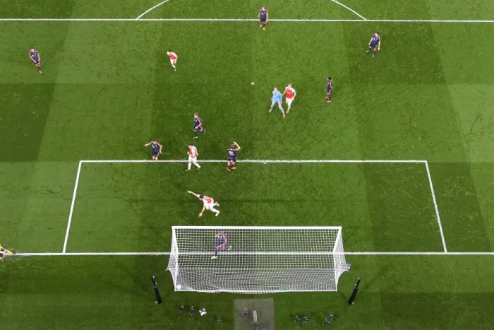 Framed Print : Thrilling Goal: Olivier Giroud Stuns FC Bayern Munchen for Arsenal in the UEFA Champions League, 2015