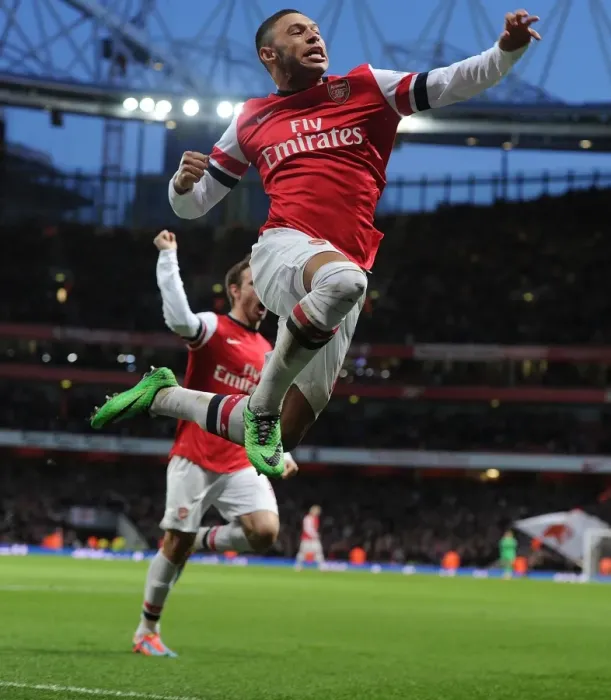 Framed Print : Thrilling Moment: Alex Oxlade-Chamberlain Scores Stunner for Arsenal vs Crystal Palace, Premier League 2013-14 Framed Print : Thrilling Moment: Alex Oxlade-Chamberlain Scores Stunner for Arsenal vs Crystal Palace, Premier League 2013-14