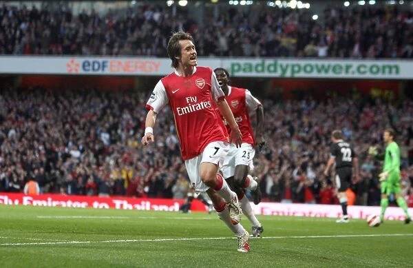 Thrilling Rosicky Strike: Arsenal's Opening Goal in 3:1 Triumph over Manchester City, FA Premiership (2007)