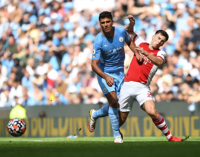 Framed Print : Tierney vs Rodri: Foul Play in Manchester City vs Arsenal (2021-22) Framed Print : Tierney vs Rodri: Foul Play in Manchester City vs Arsenal (2021-22)