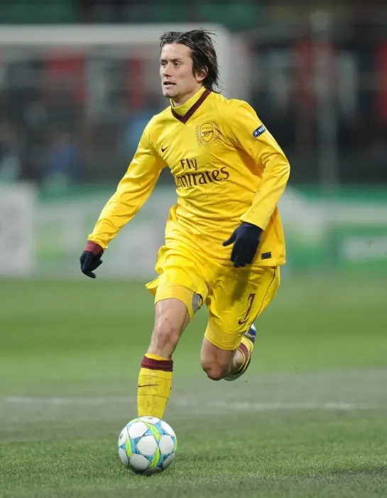 Framed Print : Tomas Rosicky in Action: Arsenal vs AC Milan, UEFA Champions League 2011-12