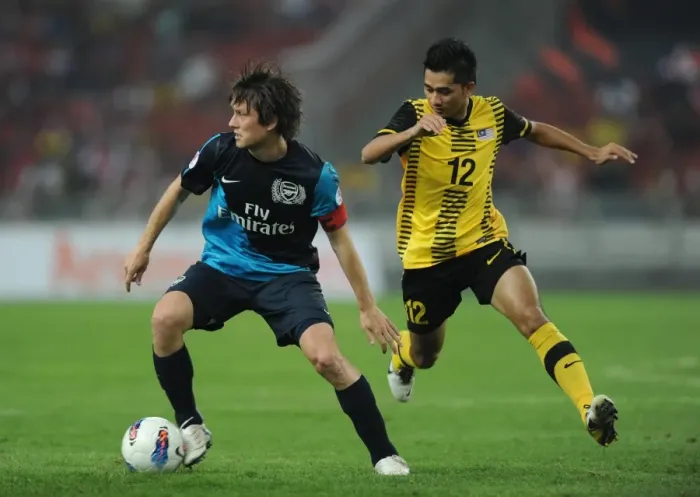Framed Print : Tomas Rosicky (Arsenal) Amar Rohidan (Malaysia). Malaysia XI 0: 4 Arsenal Framed Print : Tomas Rosicky (Arsenal) Amar Rohidan (Malaysia). Malaysia XI 0: 4 Arsenal