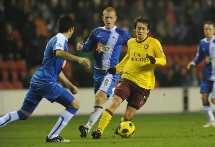 Framed Print : Tomas Rosicky (Arsenal) Antonlin Alcaraz and Ben Watson (Wigan). Wigan Athletic 2 Framed Print : Tomas Rosicky (Arsenal) Antonlin Alcaraz and Ben Watson (Wigan). Wigan Athletic 2