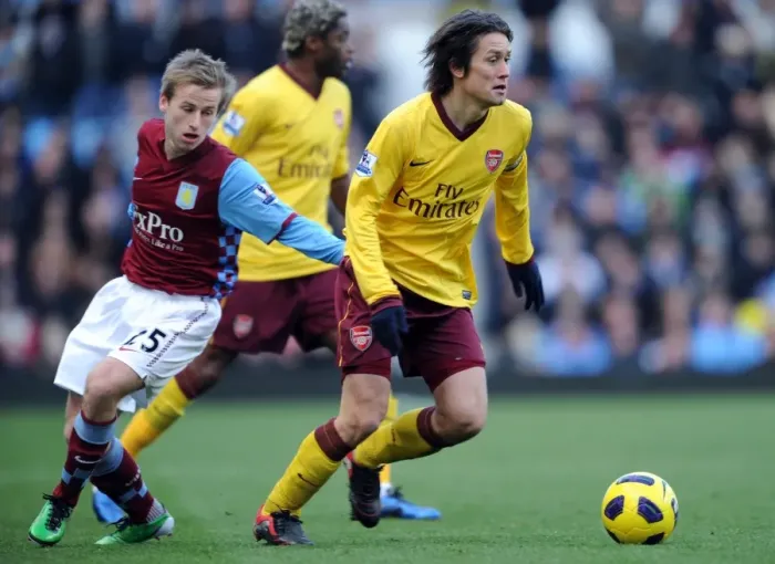 Framed Print : Tomas Rosicky (Arsenal) Barry Bannan (Villa). Aston Villa 2: 4 Arsenal. Barclays Premier League Framed Print : Tomas Rosicky (Arsenal) Barry Bannan (Villa). Aston Villa 2: 4 Arsenal. Barclays Premier League