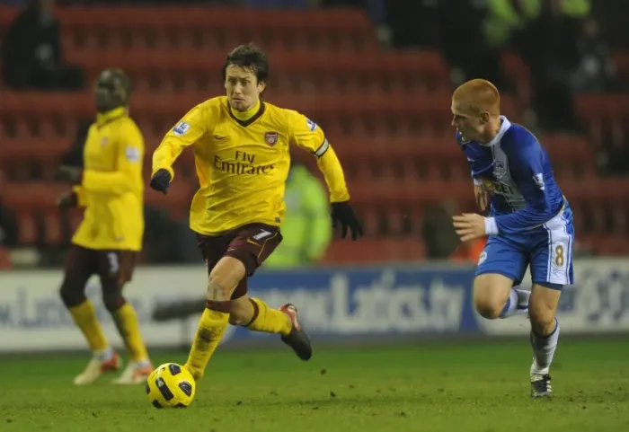 Framed Print : Tomas Rosicky (Arsenal) Ben Watson (Wigan). Wigan Athletic 2: 2 Arsenal