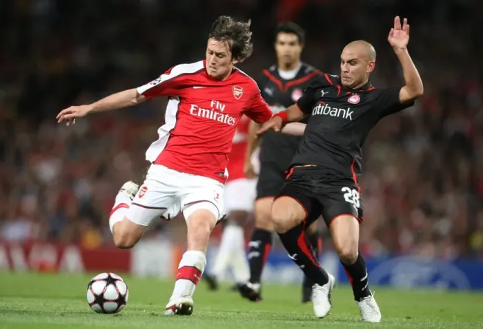 Framed Print : Tomas Rosicky (Arsenal) Cristian Ledesma (Olympiacos)