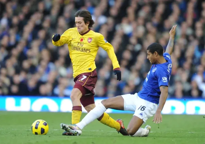 Framed Print : Tomas Rosicky (Arsenal) Jermaine Beckford (Everton). Everton 1: 2 Arsenal