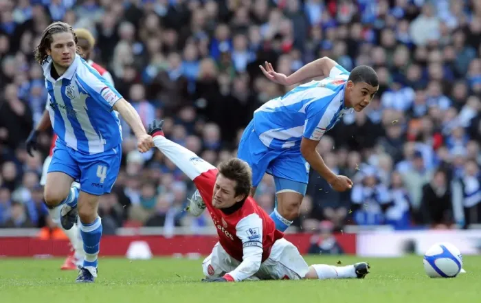 Framed Print : Tomas Rosicky (Arsenal) Joey Gudjonsson and Lee Peltier (Huddersfield)