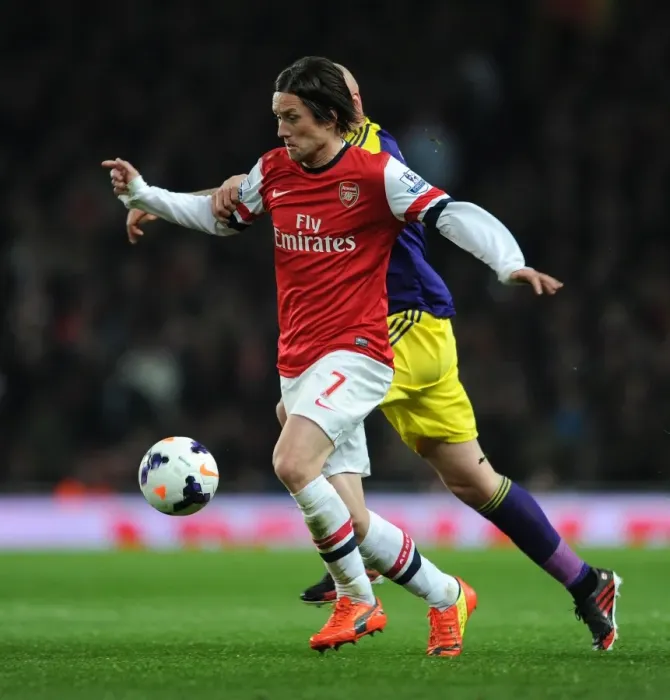 Framed Print : Tomas Rosicky (Arsenal) Jonjo Shelvey (Swansea). Arsenal 2: 2 Swansea City. Barclays Premier League Framed Print : Tomas Rosicky (Arsenal) Jonjo Shelvey (Swansea). Arsenal 2: 2 Swansea City. Barclays Premier League