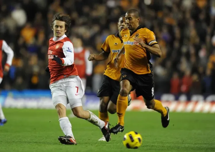 Framed Print : Tomas Rosicky (Arsenal) Karl Henry (Wolves). Wolverhampton Wanderers 0: 2 Arsenal