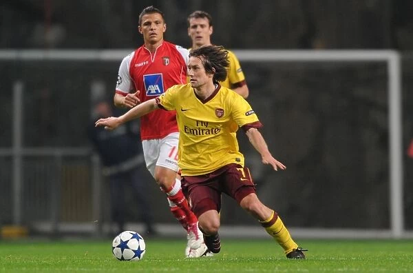 Tomas Rosicky (Arsenal) Limas (Braga). SC Braga 2: 0 Arsenal, UEFA Champions League