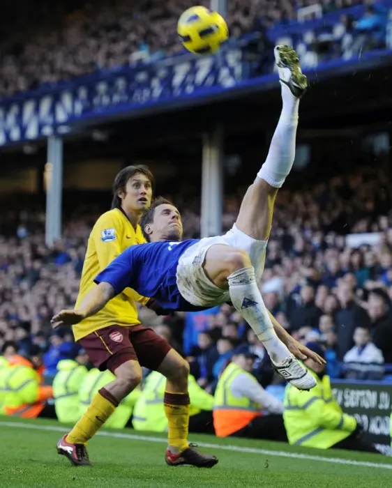 Framed Print : Tomas Rosicky (Arsenal) Phil Jakielka (Everton). Everton 1: 2 Arsenal, Barclays Premier League Framed Print : Tomas Rosicky (Arsenal) Phil Jakielka (Everton). Everton 1: 2 Arsenal, Barclays Premier League
