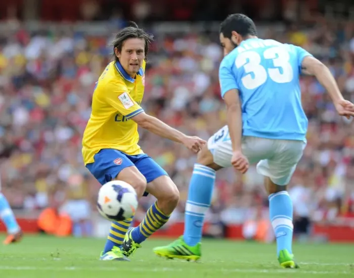 Framed Print : Tomas Rosicky (Arsenal) Raul Albiol (Napoli). Arsenal 2: 2 Napoli. Emirates Cup Day One Framed Print : Tomas Rosicky (Arsenal) Raul Albiol (Napoli). Arsenal 2: 2 Napoli. Emirates Cup Day One