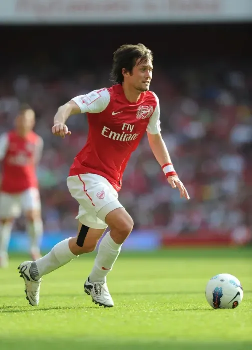 Framed Print : Tomas Rosicky: Arsenal's Star Midfielder in Action at Emirates Stadium