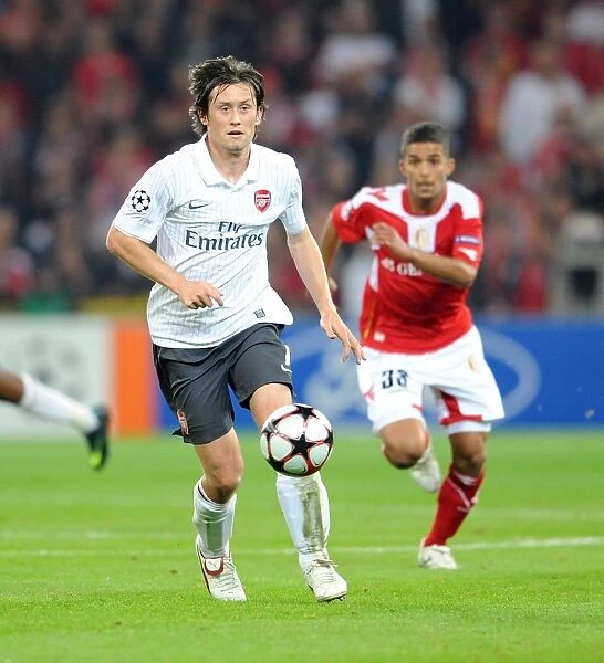 Tomas Rosicky Leads Arsenal to Victory over Standard Liege in UEFA Champions League (16 / 9 / 2009)