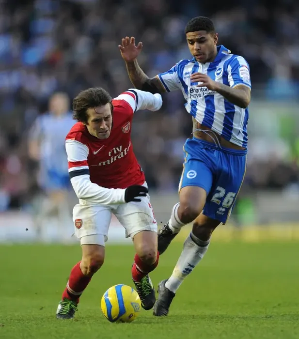 Framed Print : Tomas Rosicky Outmaneuvers Liam Bridcutt: FA Cup Battle
