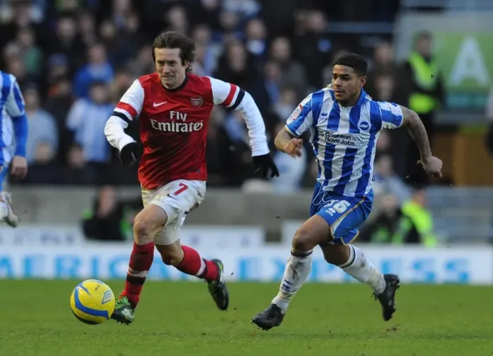 Framed Print : Tomas Rosicky Outmaneuvers Liam Bridcutt: FA Cup Battle