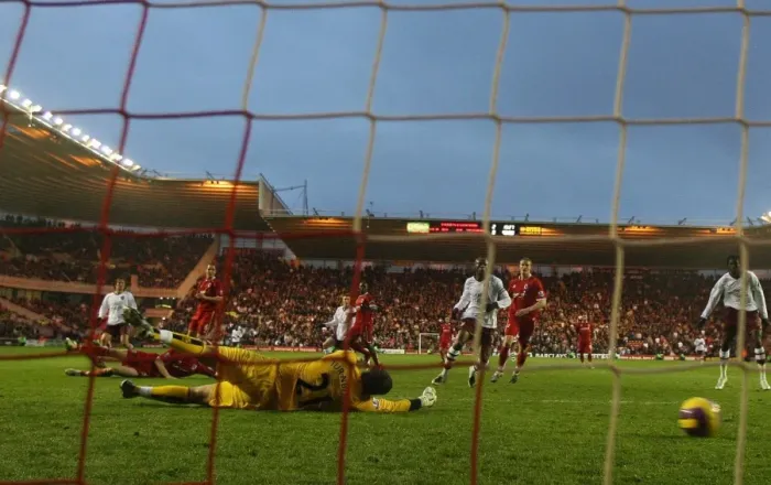 Framed Print : Tomas Rosicky scores Arsenals goal past Ross Turnbull (Middlesbrough) Framed Print : Tomas Rosicky scores Arsenals goal past Ross Turnbull (Middlesbrough)