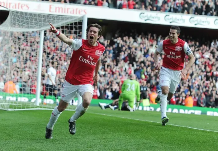 Framed Print : Tomas Rosicky's Stunner: Arsenal's Triumph Over Tottenham in the Premier League (2011-12)