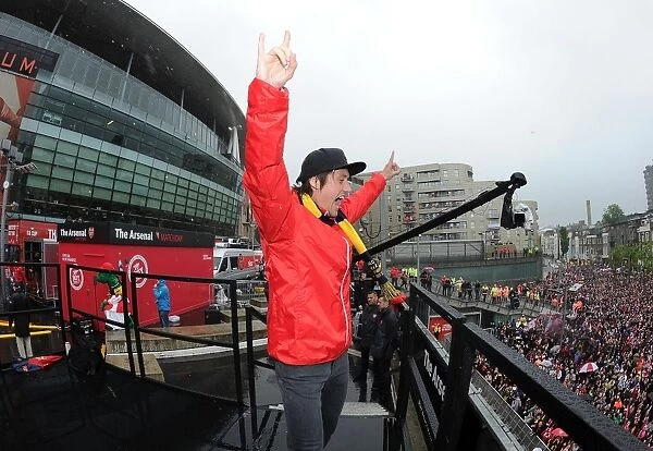Tomas Rosicky's Triumphant FA Cup Parade: Arsenal's 2014-15 Victory Celebration