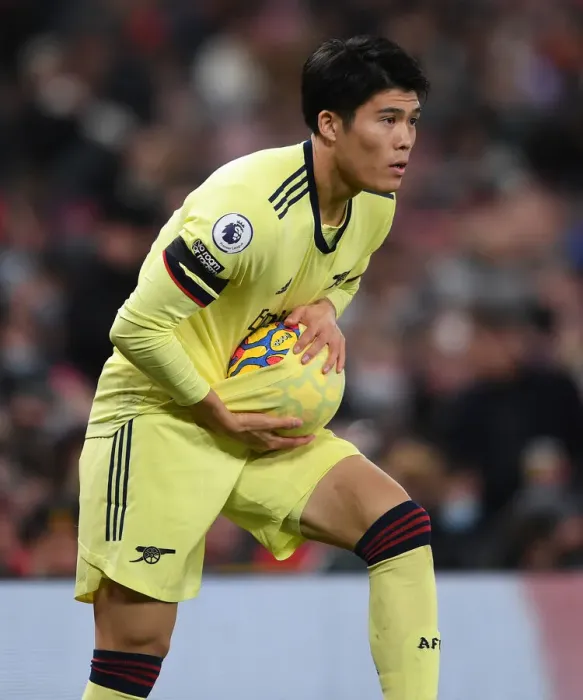 Framed Print : Tomiyasu vs Manchester United: Arsenal's Defender Stands Firm at Old Trafford
