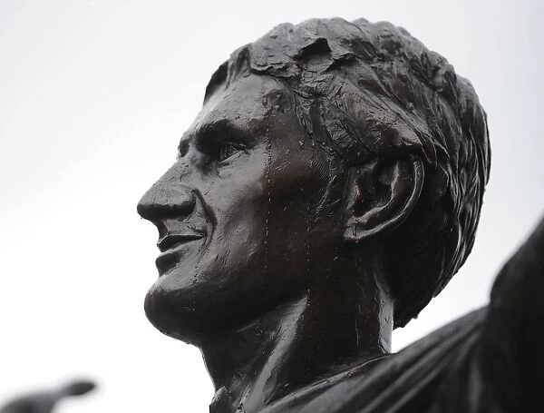 Tony Adams: Arsenal's Legendary Captain Honored with Statue at Emirates Stadium