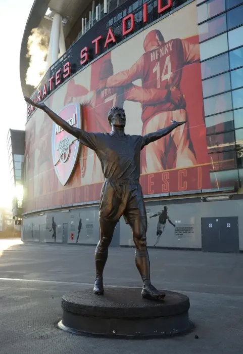 Framed Print : Tony Adams Statue: Arsenal Legend at Emirates Stadium (Arsenal vs Everton, 2011-12)