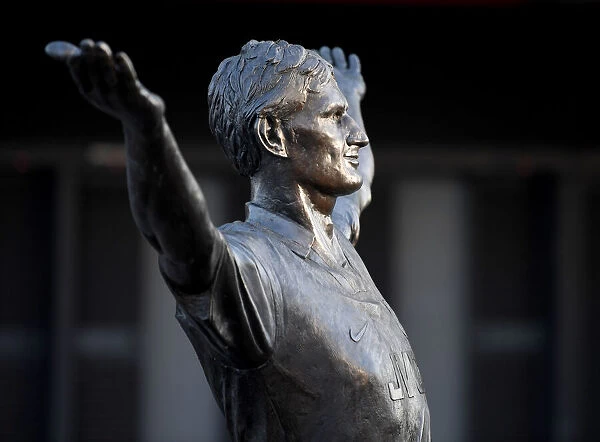 Tony Adams Statue: Arsenal's Legendary Captain Greets Europa League Opponents at Emirates Stadium