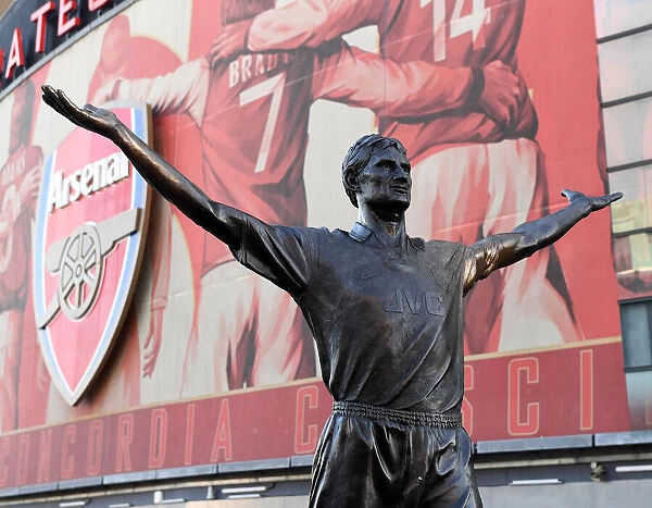 Tony Adams Statue at Emirates Stadium: Arsenal FC vs Molde FK, UEFA Europa League 2020-21