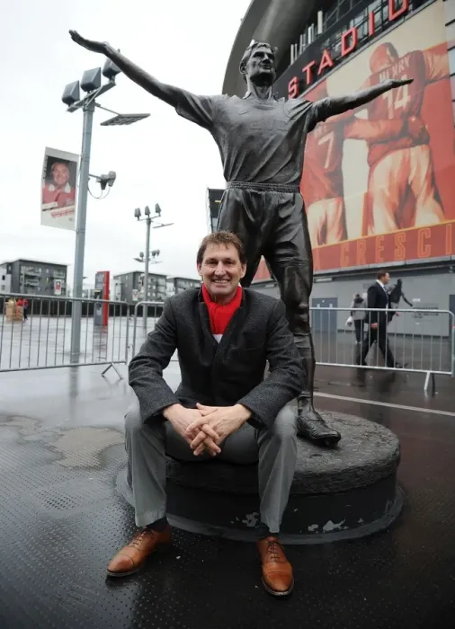 Framed Print : Tony Adams Unveils His Iconic Arsenal Statue at Emirates Stadium