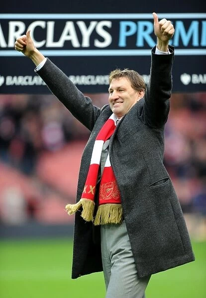 Tony Adams Waves to Arsenal Fans: A Nod to the Past at Arsenal vs. Queens Park Rangers (2011-12)