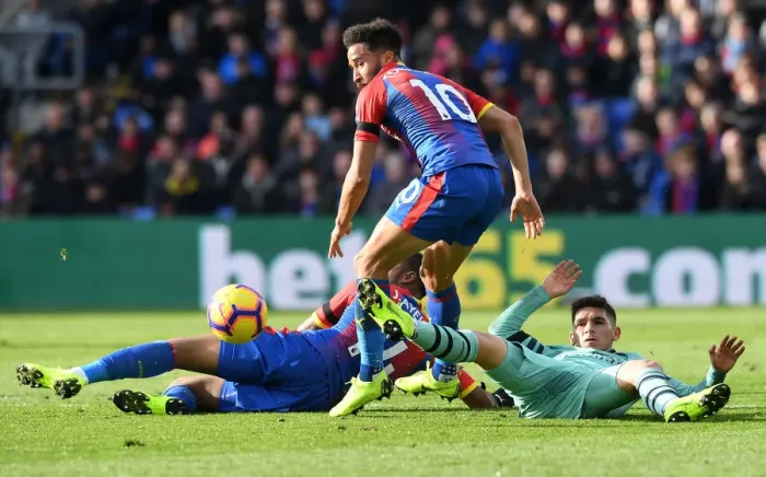 Framed Print : Torreira vs Ayew-Townsend: Intense Battle in Crystal Palace vs Arsenal Premier League Clash