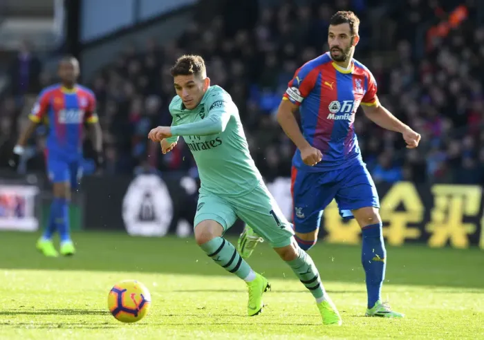 Framed Print : Torreira vs Milivojevic: Battle in the Midfield - Crystal Palace vs Arsenal (2018-19)