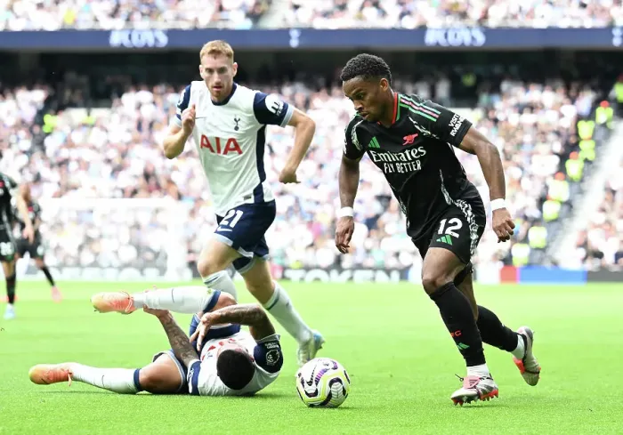 Framed Print : Tottenham Hotspur FC v Arsenal FC - Premier League