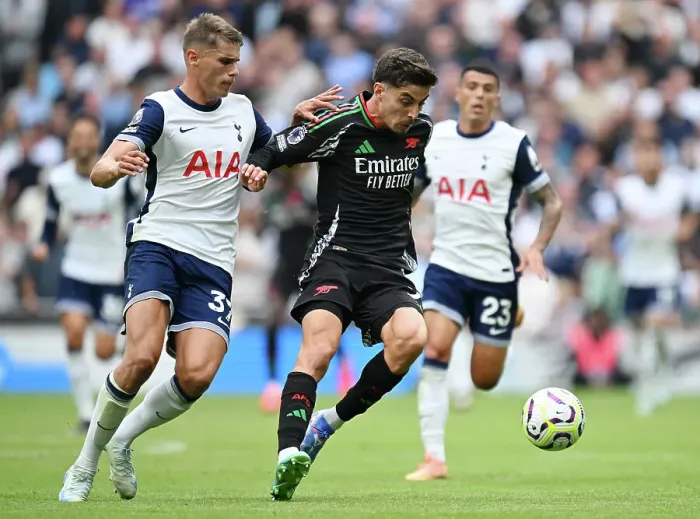 Framed Print : Tottenham Hotspur FC v Arsenal FC - Premier League Framed Print : Tottenham Hotspur FC v Arsenal FC - Premier League