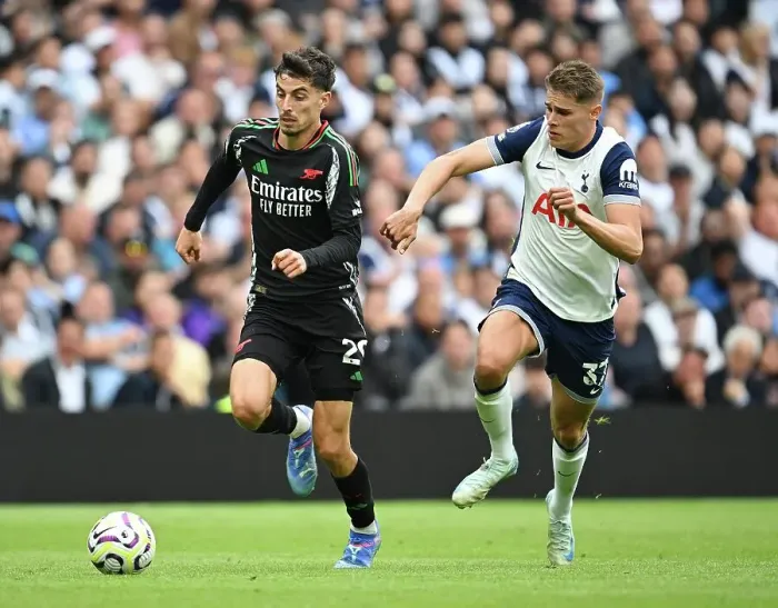 Framed Print : Tottenham Hotspur FC v Arsenal FC - Premier League