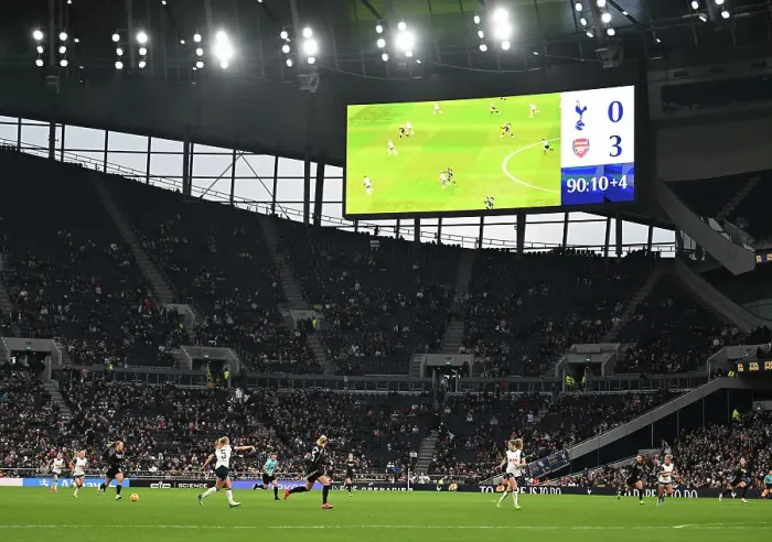 Framed Print : Tottenham Hotspur v Arsenal - Barclays Women's Super League