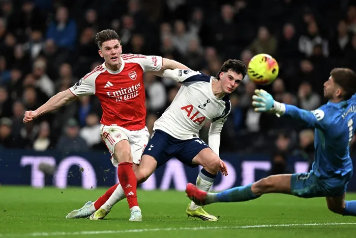 Framed Print : Tottenham Hotspur v Arsenal - Premier League