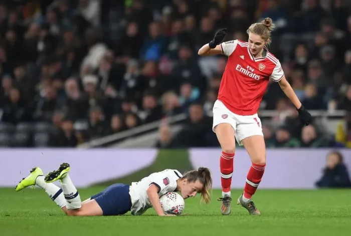 Framed Print : Tottenham vs Arsenal: Women's Super League Clash - Viviane Miedema vs Anna Filbey