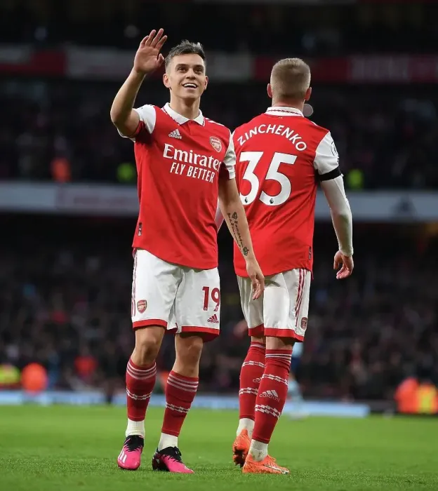 Framed Print : Trossard Stunner: Dramatic Equalizer in Arsenal's 1-1 Draw Against Brentford