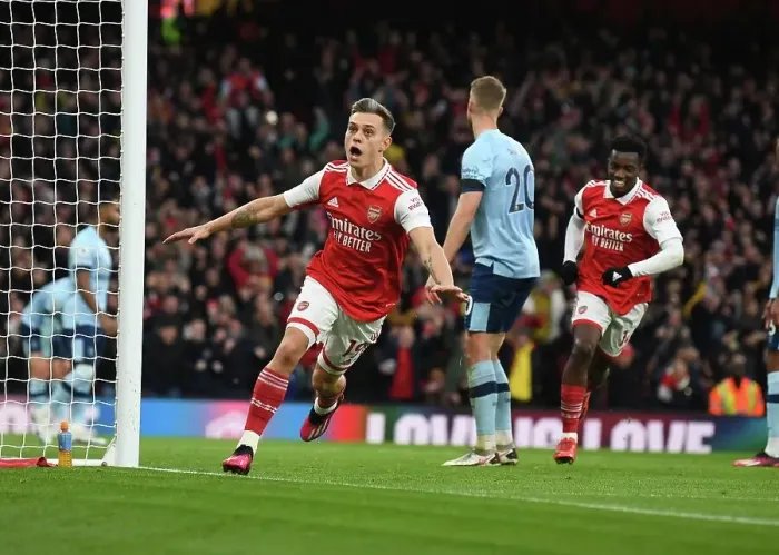 Framed Print : Trossard Thrills: Arsenal's Dramatic Goal vs. Brentford in Premier League 2022-23