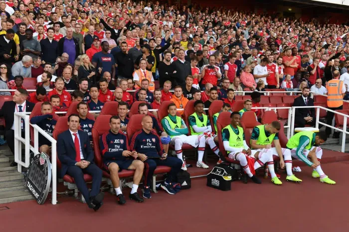 Framed Print : Unai Emery on the Arsenal Bench Before Arsenal v Tottenham Premier League Clash (2019-20) Framed Print : Unai Emery on the Arsenal Bench Before Arsenal v Tottenham Premier League Clash (2019-20)