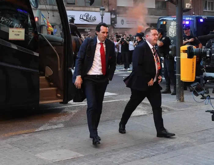 Framed Print : Unai Emery, Arsenal Head Coach - Valencia vs Arsenal, UEFA Europa League Semi-Final, Second Leg