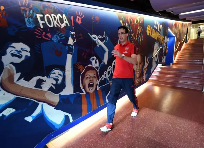 Framed Print : Unai Emery Faces Off Against FC Barcelona: Arsenal's Pre-Season Battle in Barcelona