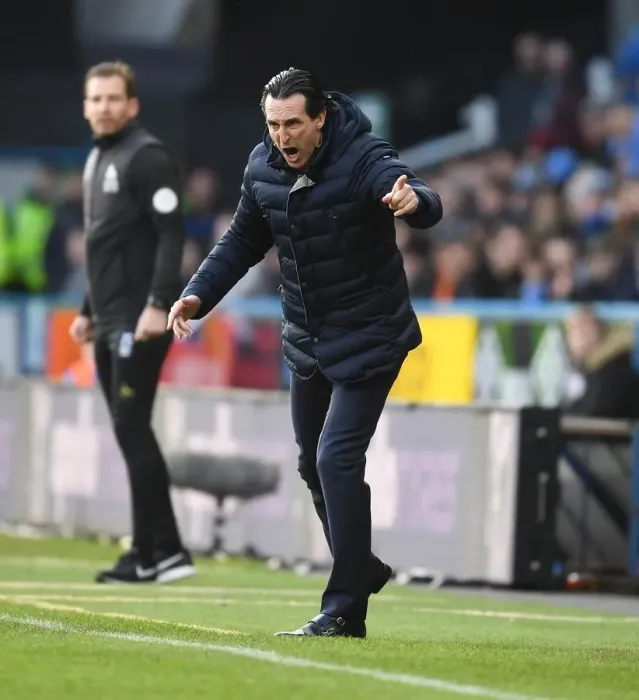 Framed Print : Unai Emery Focuses on Arsenal Tactics During Huddersfield Match